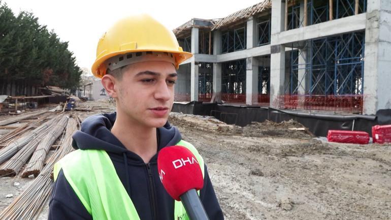 Meslek lisesi öğrencileri, öğretmenleriyle yeni okul binasının elektrik tesisatını yapıyor