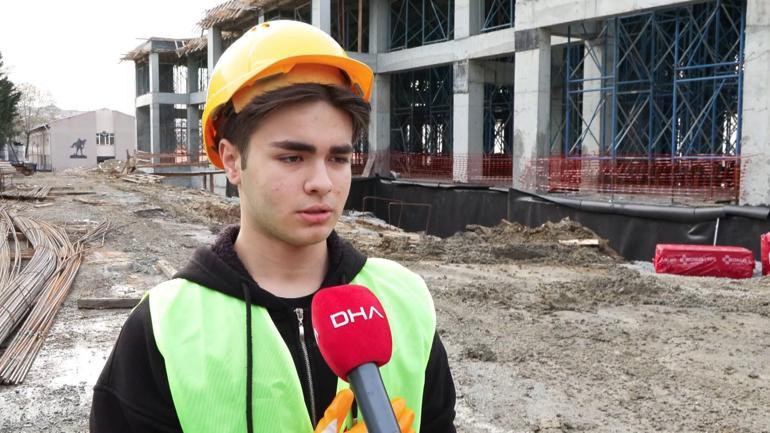 Meslek lisesi öğrencileri, öğretmenleriyle yeni okul binasının elektrik tesisatını yapıyor