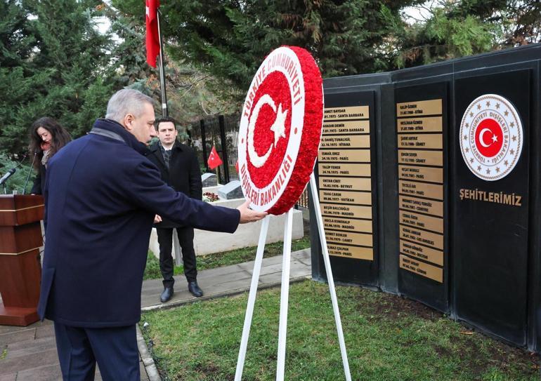 Bakan Fidan, Dışişleri Şehitliğini ziyaret etti