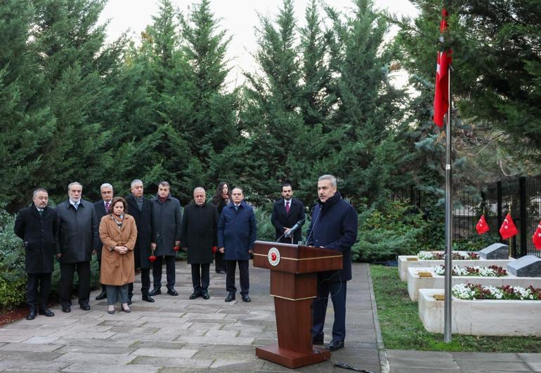 Bakan Fidan, Dışişleri Şehitliğini ziyaret etti