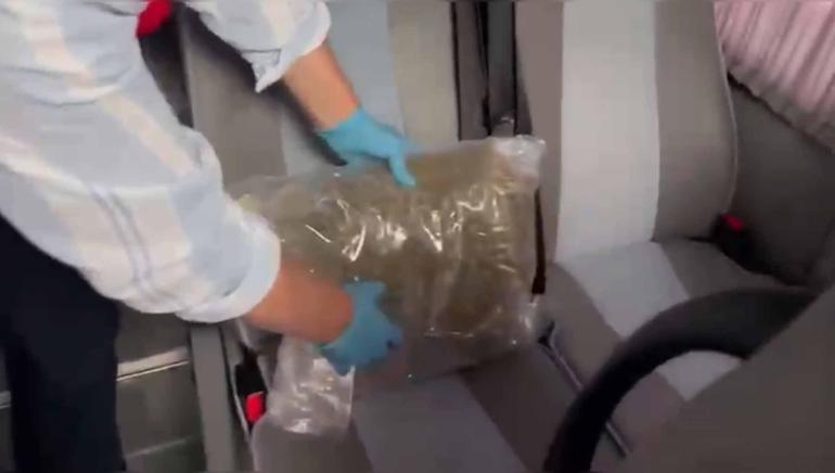 Eyüpsultan’da operasyon: Servis aracında piyasa değeri 30 milyon lira olan uyuşturucu bulundu