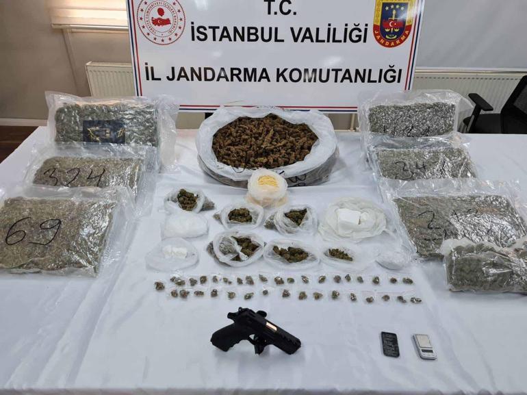 Eyüpsultan’da operasyon: Servis aracında piyasa değeri 30 milyon lira olan uyuşturucu bulundu