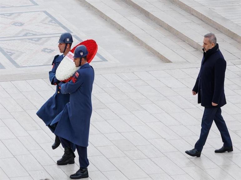 Bakan Fidan, Dışişleri Şehitliğini ziyaret etti