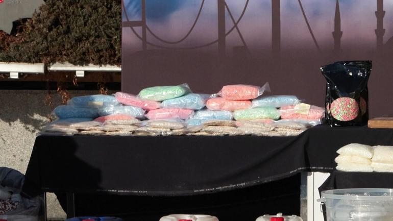 İstanbulda operasyonla ele geçirilen 1 ton 144 kilo 396 gram uyuşturucu emniyette sergilendi