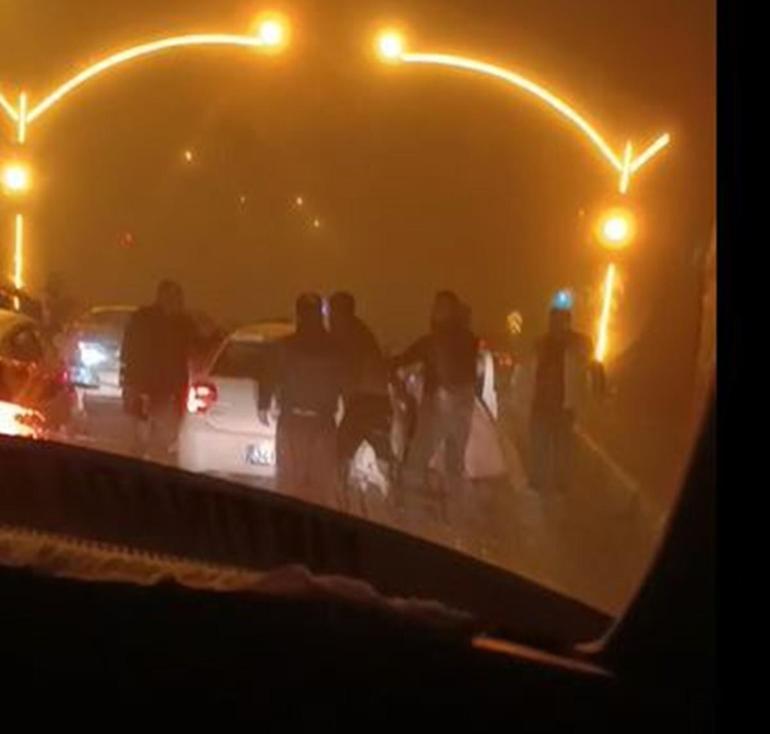 Mardin’de trafikte yol verme kavgası kamerada: 2 yaralı