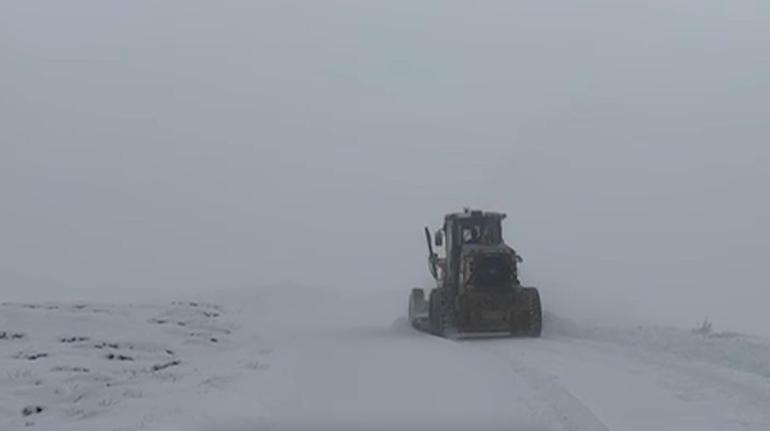 Erzincanda 12 köy yolu, kardan kapandı