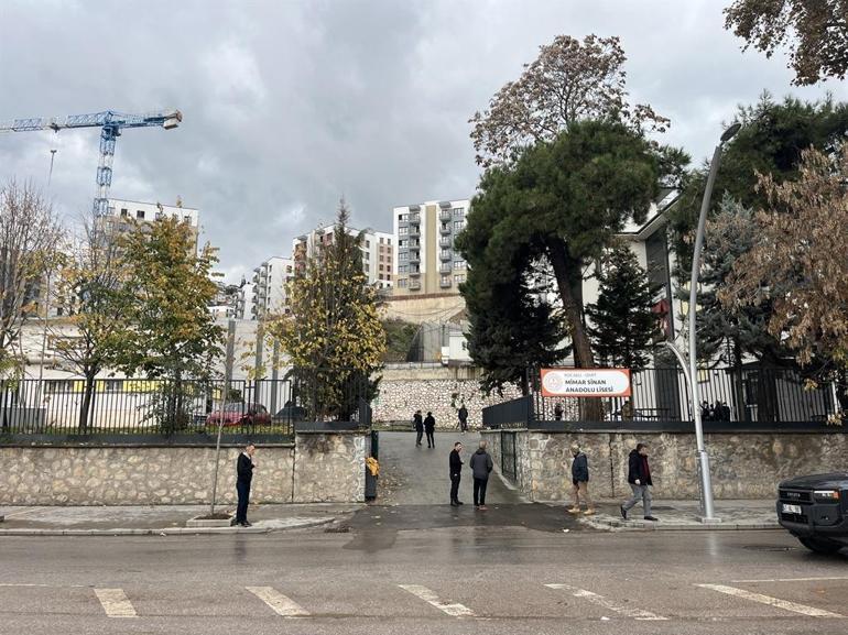 Lisede 3’üncü kattan düşen Deniz, ağır yaralandı
