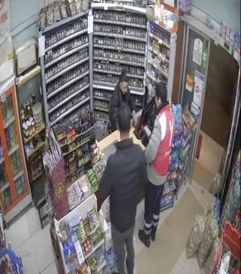 Avcılar’da markette parasını düşüren kuryeyi sosyal medya sayesinde buldu