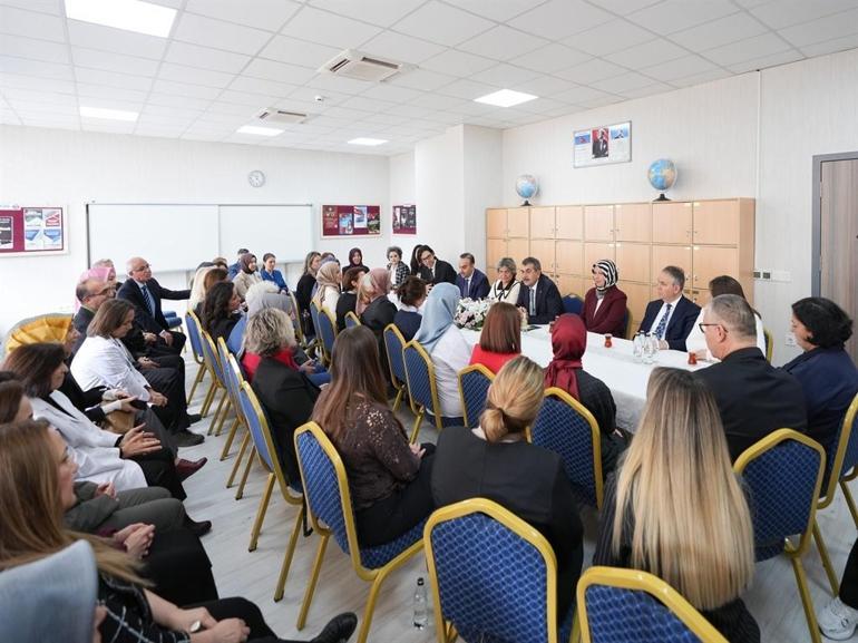 Bakanlar Tekin ve Kacır, Türk Malları Haftasında öğrencilerle buluştu