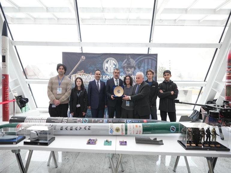 Bakanlar Tekin ve Kacır, Türk Malları Haftasında öğrencilerle buluştu