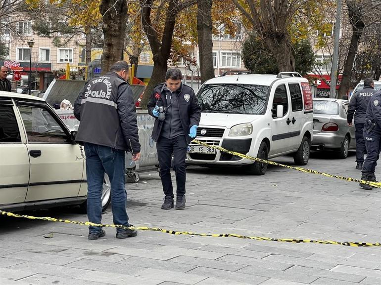 Kayseride hırdavatçı, sokakta gördüğü 3 kişiyi bıçakladı