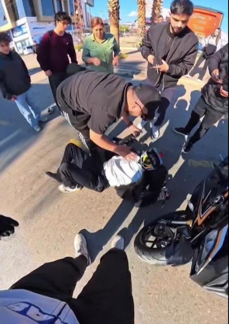 Motosikletin taksiye çarptığı kaza, kask kamerasında