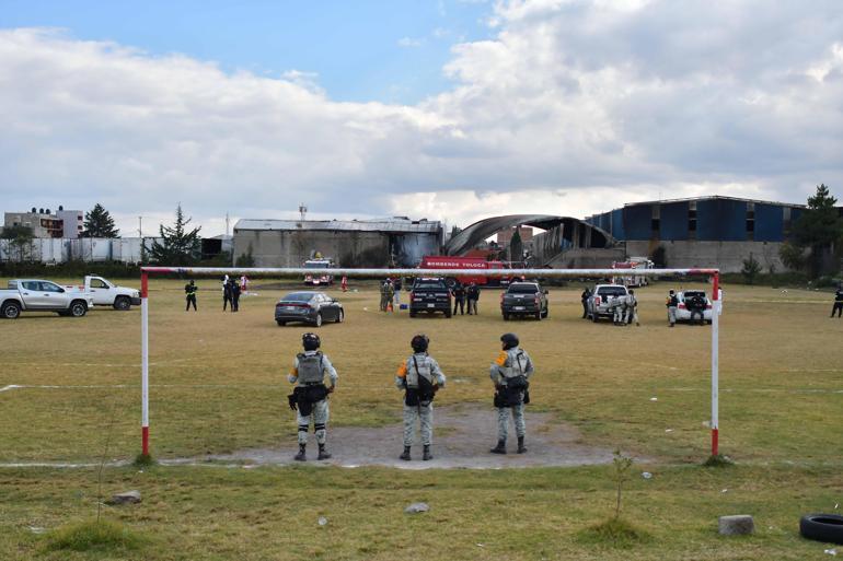 Meksika’da küçük uçak düştü: 7 ölü