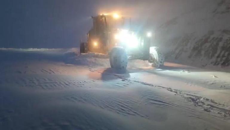 Siirt’te kar yağışı nedeniyle 15 köy yolu ulaşıma kapandı