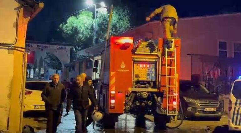 Fatihte cami girişindeki güvenlik kulübesinde çıkan yangın söndürüldü