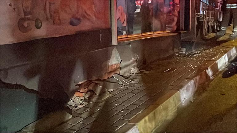 Sarıyer’de zemininde kayma oluşan bina gecekonduya yaslandı