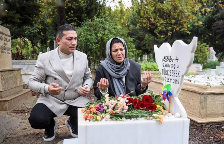 Doğuma 1 gün kala bebeklerini kaybeden gazi ile eşi, tazminat kararı çıkınca mezar taşına sarılarak ağladı