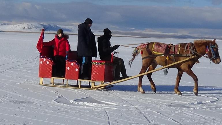 Atlı kızaklar, Çıldır Gölü’nde tura başladı