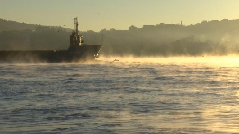 İstanbul Boğazında denizden buhar yükseldi