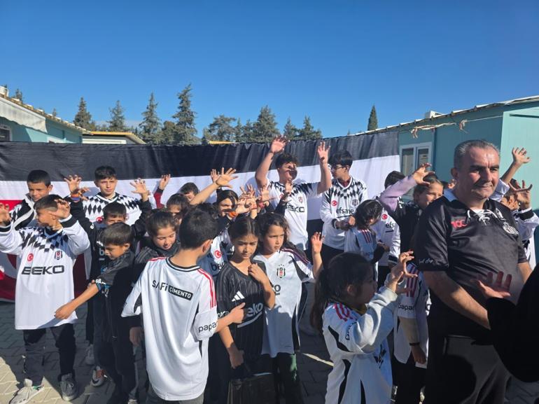 Beşiktaştan deprem bölgesi Hatayda Bu Forma Benden Sana Kardeşim Kampanyası