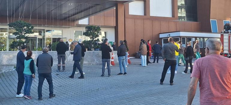 5 yıldızlı otelde yangın çıktı, müşteriler tahliye edildi