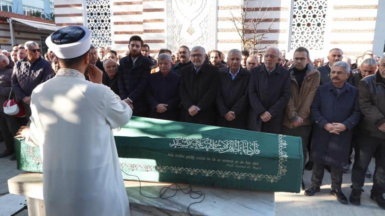 Ahmet Davutoğlunun yengesi son yolculuğuna uğurlandı