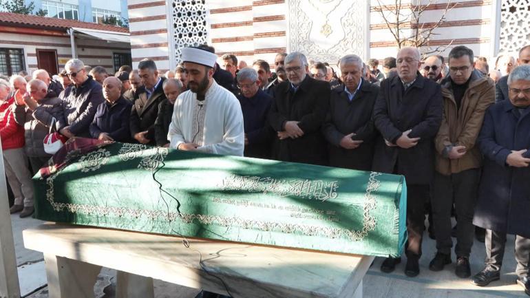 Ahmet Davutoğlunun yengesi son yolculuğuna uğurlandı