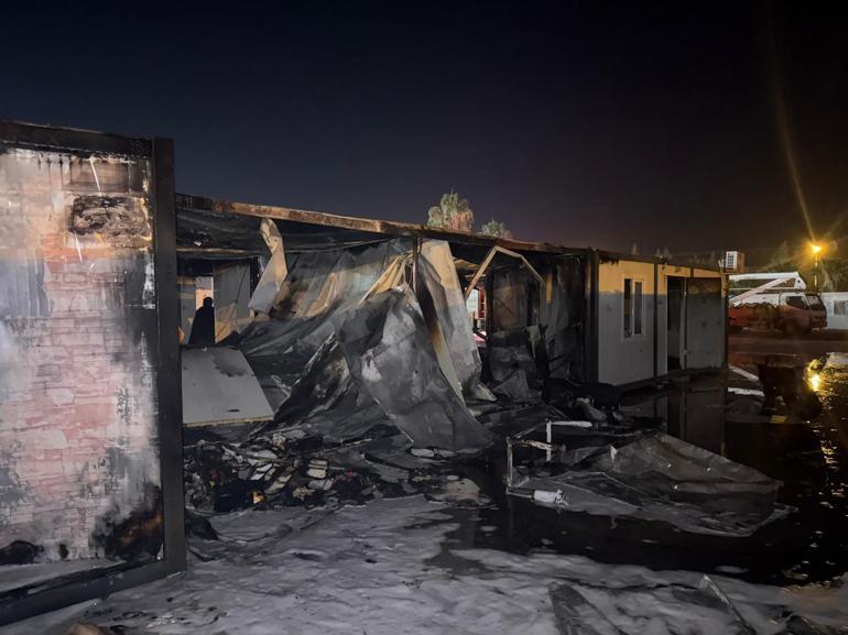 Hatayda 6 konteyner yandı