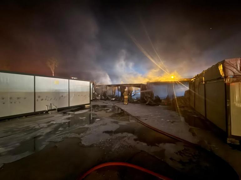 Hatayda 6 konteyner yandı