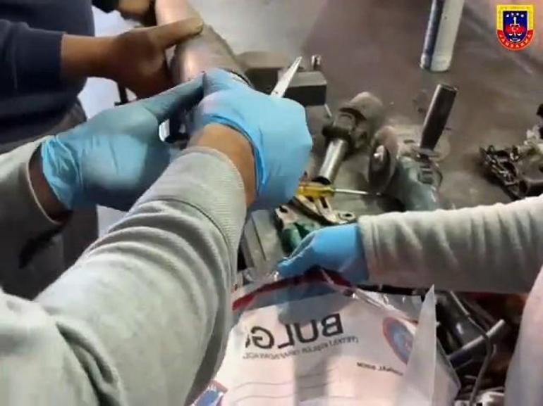 Otomobilin şaftında 17 kilo metamfetamin ele geçirildi