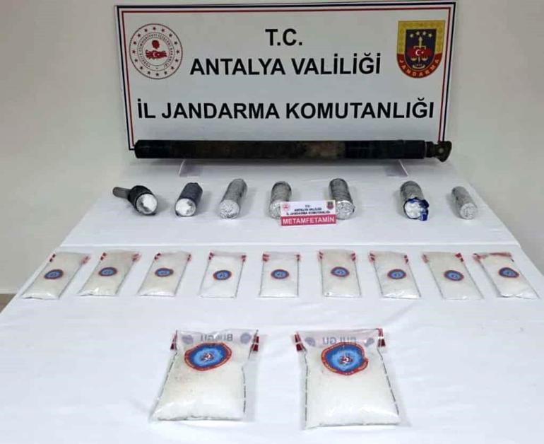 Otomobilin şaftında 17 kilo metamfetamin ele geçirildi