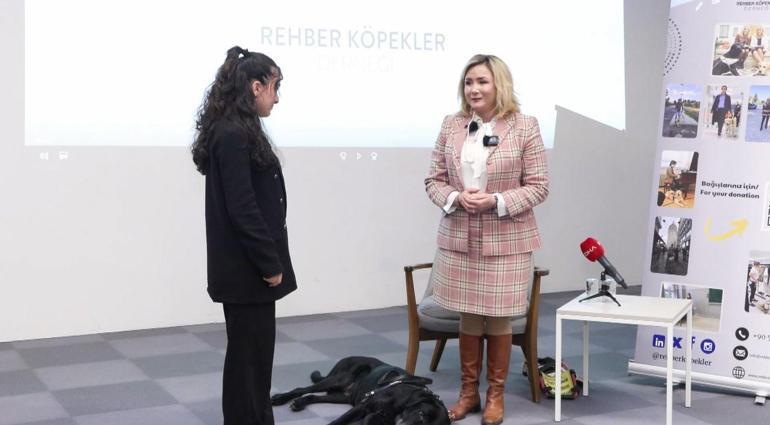 Rehber köpek Kara, üniversite öğrencileriyle bir araya geldi