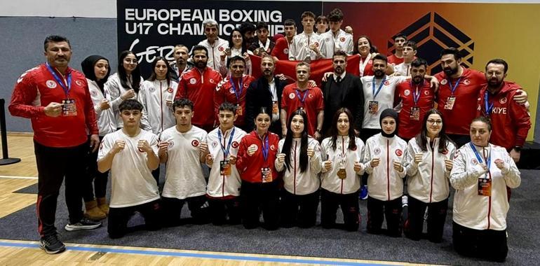 Milli boksörler, Avrupa Boks Şampiyonası’nı 12 madalya ile tamamladı