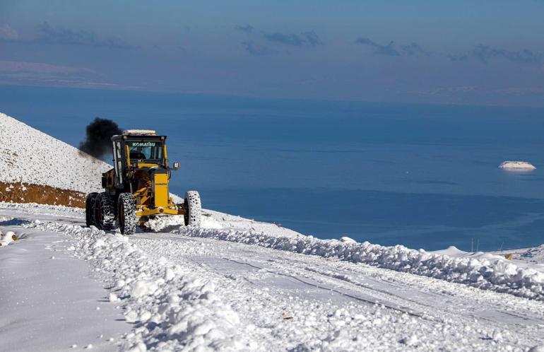 Vanda kardan kapanan 90 yerleşim yerinden 78inin yolu ulaşıma açıldı