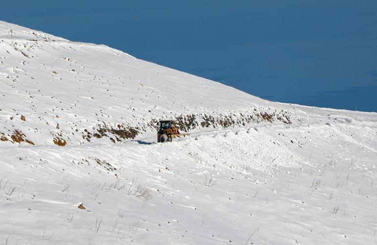 Vanda kardan kapanan 90 yerleşim yerinden 78inin yolu ulaşıma açıldı
