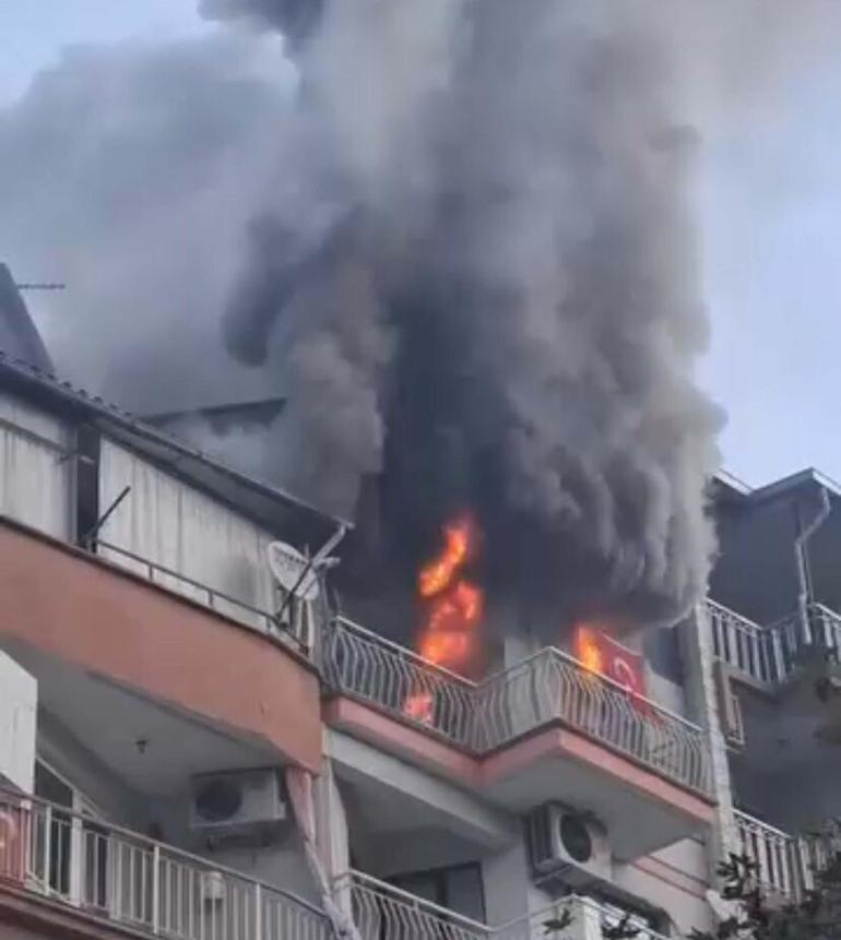 Manisada evde yangın; 3 kişi dumandan etkilendi, 6 kedi öldü