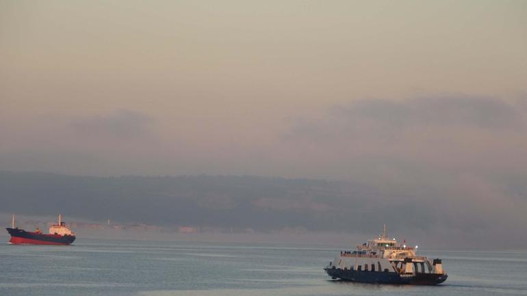 Çanakkale Boğazı, sis nedeniyle çift yönlü olarak ulaşıma kapatıldı kapatıldı