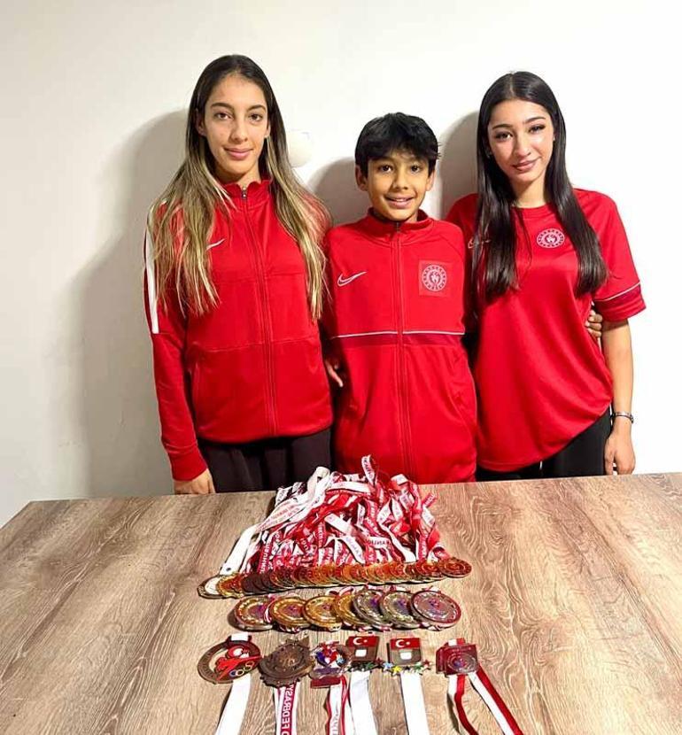 Antrenörlük öğrencisi tekvandocu abla, 2 kardeşini şampiyonluğa hazırlıyor