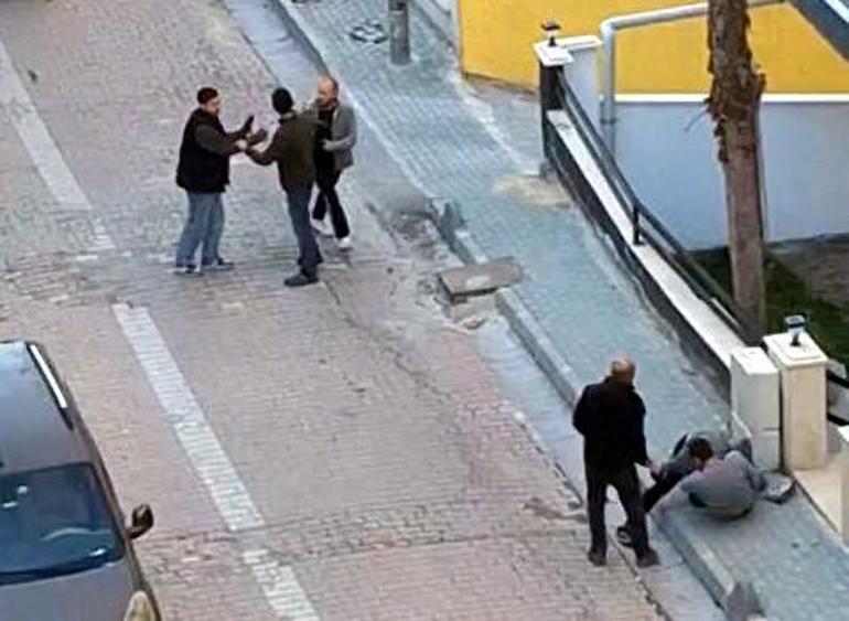 Avcılar’da hurdacıların satırlı kavgası kamerada