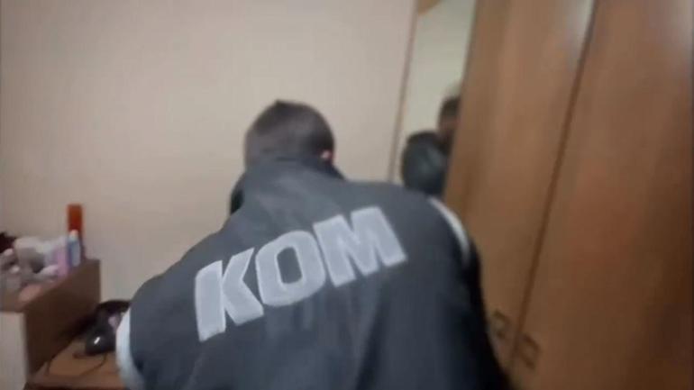 Firari hükümlü, saklandığı elbise dolabında yakalandı