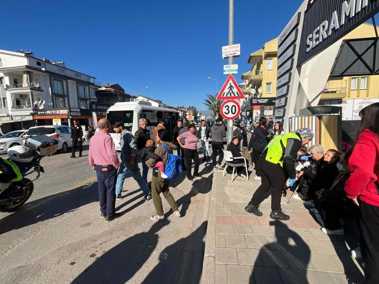 Fethiyede yolcu midibüsü ile minibüs çarpıştı: 13 yaralı