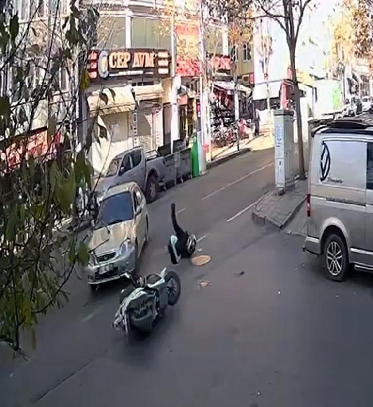 Otomobille çarpışan motosikletin sürücü yaralandı; kaza kamerada
