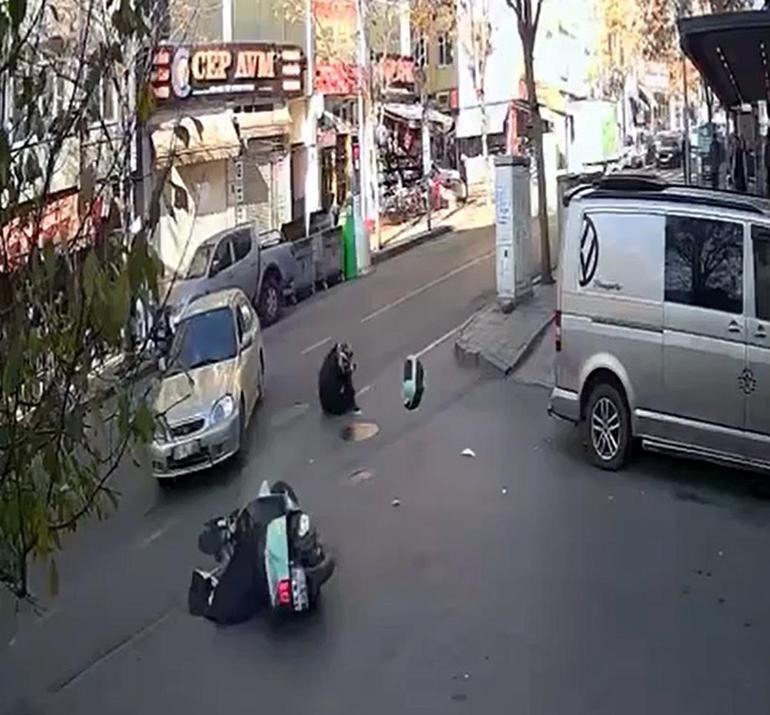 Otomobille çarpışan motosikletin sürücü yaralandı; kaza kamerada