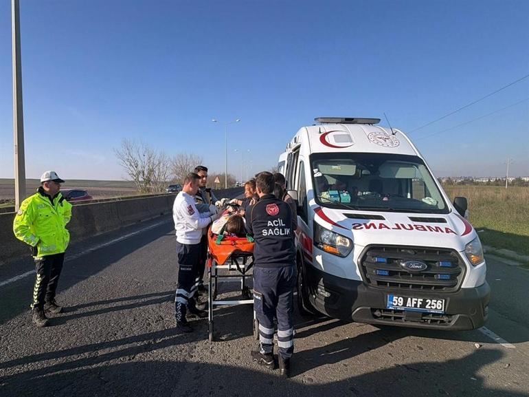 Otomobil yol kenarındaki beton parçasına çarptı; 5 yaralı