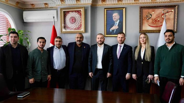 Arnavutköy’de CHPden istifa eden belediye meclis üyeleri AK Parti’ye geçti