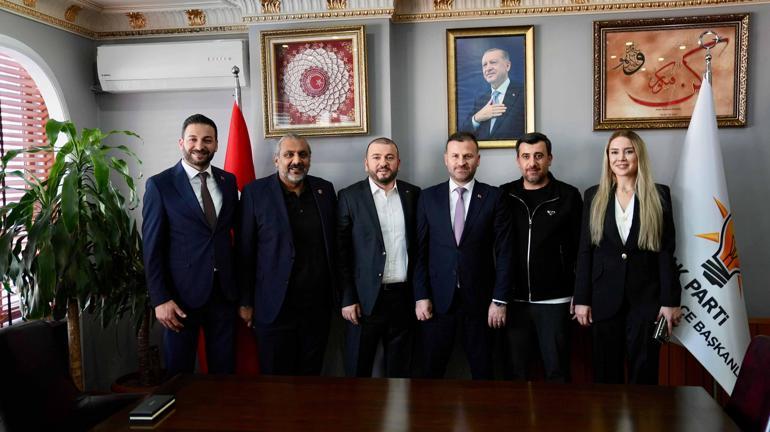 Arnavutköy’de CHPden istifa eden belediye meclis üyeleri AK Parti’ye geçti