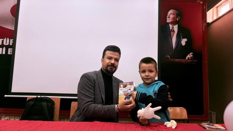 Yazar Gönen, mezun olduğu ilkokulda öğrencilerle buluştu