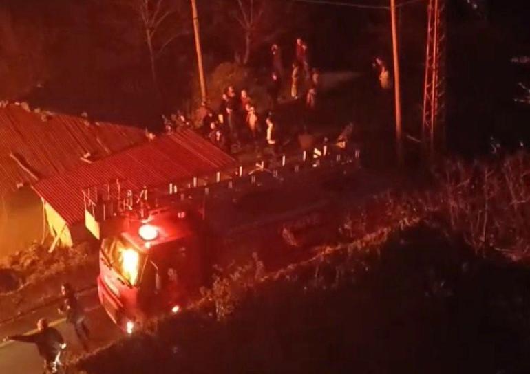 Orduda 2 katlı ahşap ev yandı