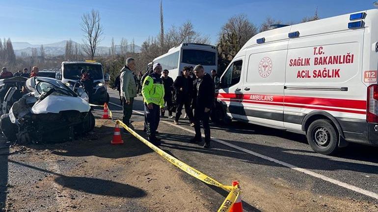 Nevşehirde yolcu midibüsü ile otomobil çarpıştı: 11 yaralı