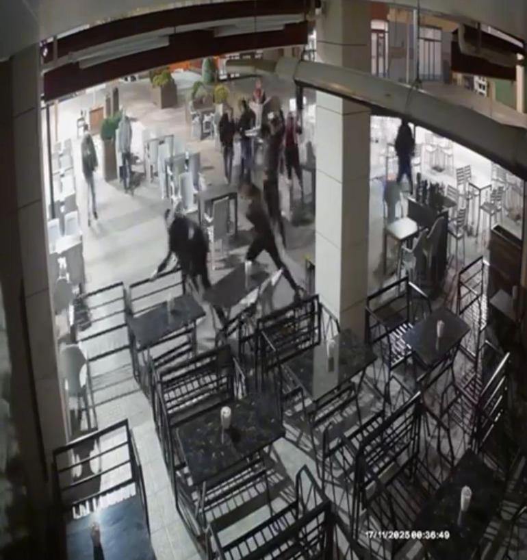 Küfürlü konuşma tartışmasında baba-oğul, 3 arkadaşı bıçak ve palayla yaraladı